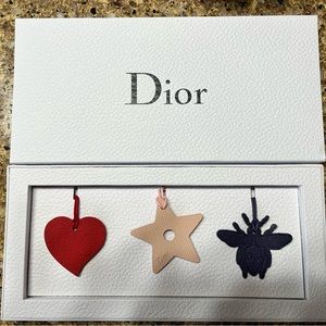 #DIOR #DIORBOX #DIORBAG #DIORKEYCHAIN #DIORBAGTAGS DIOR DISPLAYS.